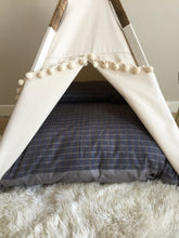 Load image into Gallery viewer, THE AU NATURALE PET TEEPEE (45263454209)